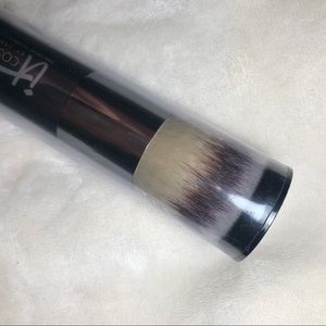 BRAND NEW-IT Cosmetics foundation buffing brush